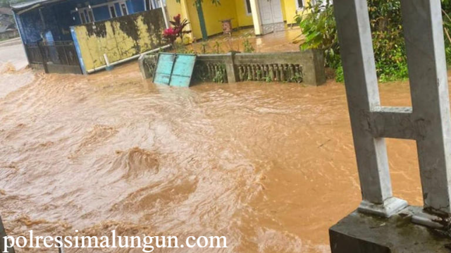 Viral! Sungai Ciwidey Meluap, Warga Mengungsi