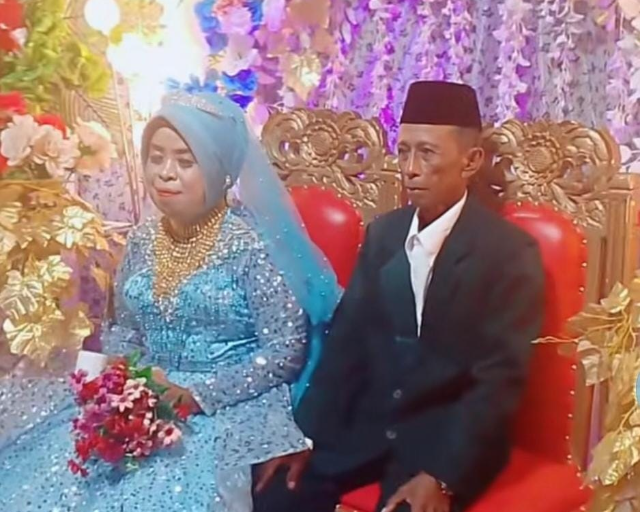 Viral! Pasangan Lansia Gelar Pernikahan Ala Princess