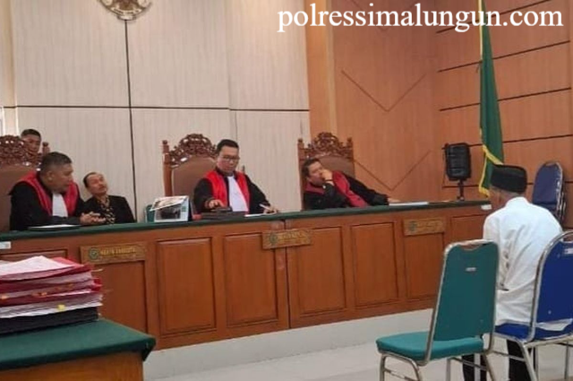 Viral Kakek Pemikat Burung Cendet di Baluran